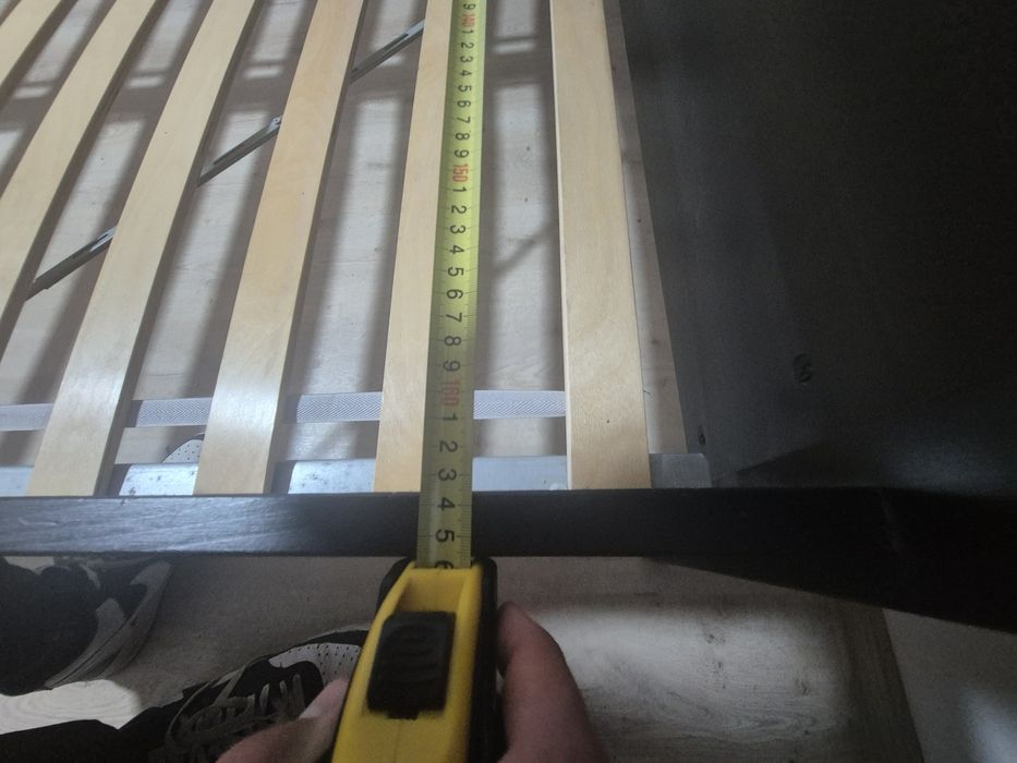 Pat de lemn de 2 persoane