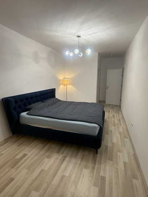 Proprietar vand apartament nou 3 camere 2 bai terasa etaj3/5 lift doua locuri de parcare. exclus agentii imobiliare sau intermediari.