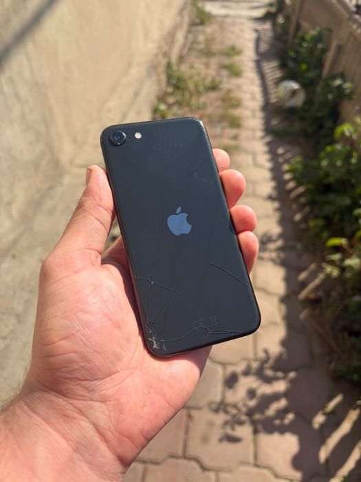 Продам обмен iPhone SE 2020