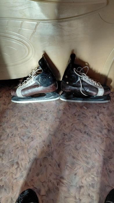 Коньки хокейнные.