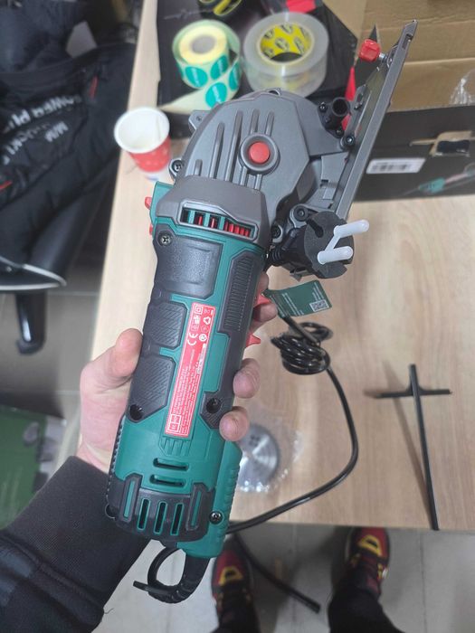 Fierastrau circular compact HYCHIKA 500W 4500RPM 3 lame incluse