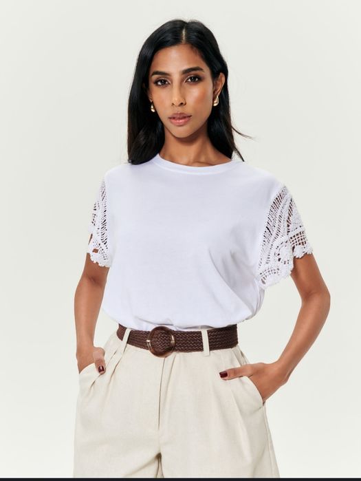 Тениска с бродерия тип дантела