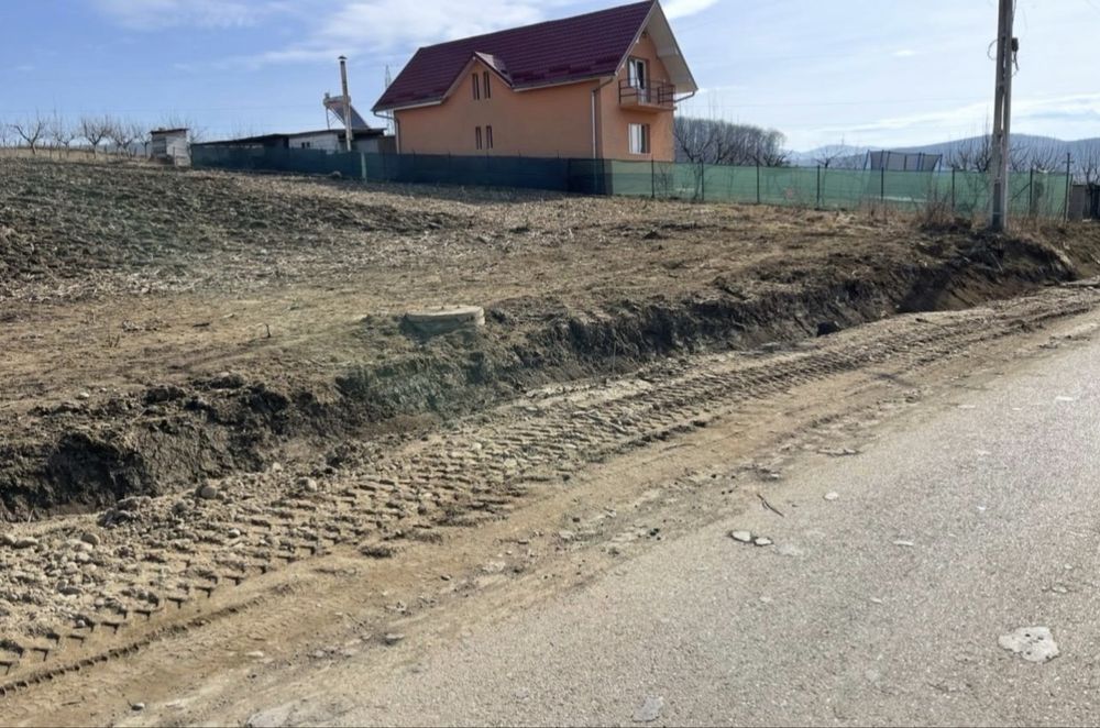 Vând 1800 mp de Teren intravilan  in loc. Recea Mică