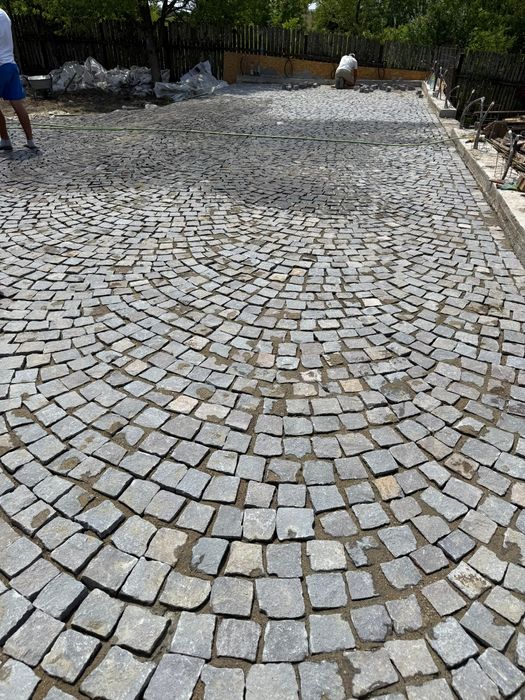 Piatra  cubica  la comanda