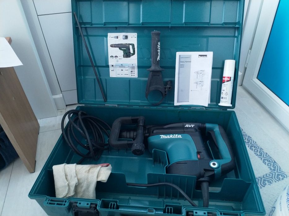 Продам Перфоратор Макита HR4011C