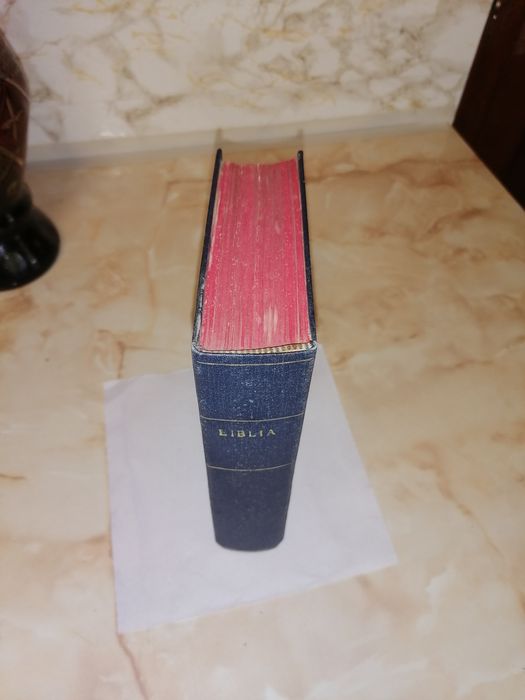Biblie veche, rara, editata în Anglia an 1966.