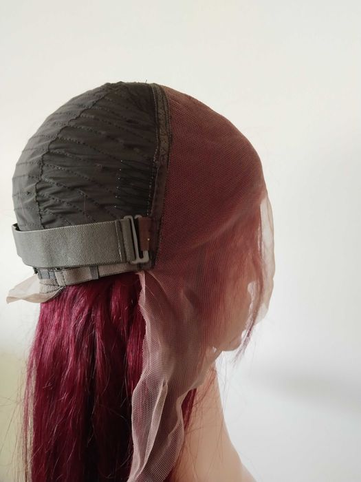 Естествена бразилска перука 75 см – тъмно червена, чуплива, дантелена