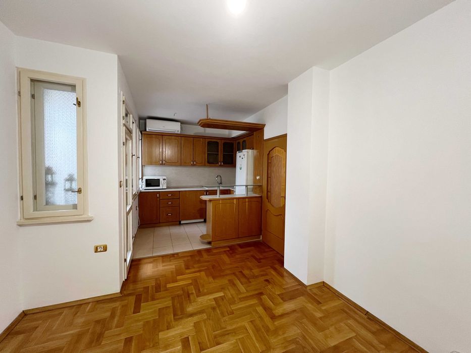 Дава се под наем Тристаен апартамент в Варна, Автогара - 80 кв.м за 174557.7 € - Снимка #2