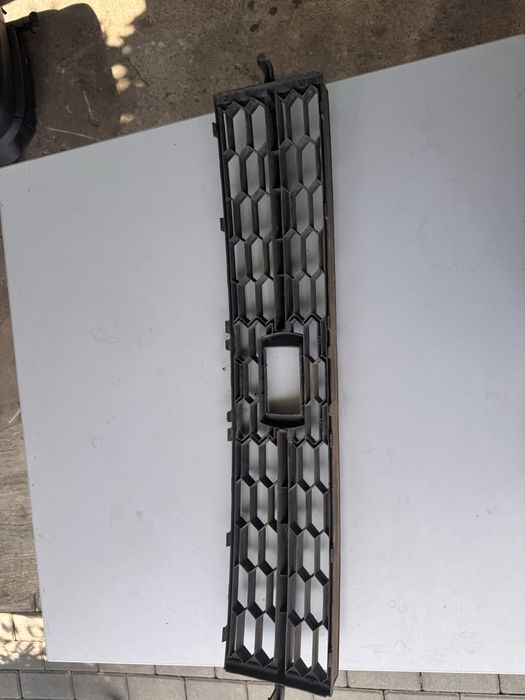 grila centrala bara fata octavia 3 radar 5e0853677g