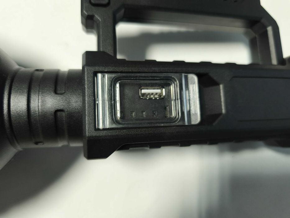 Lanterna puternica cu trepied