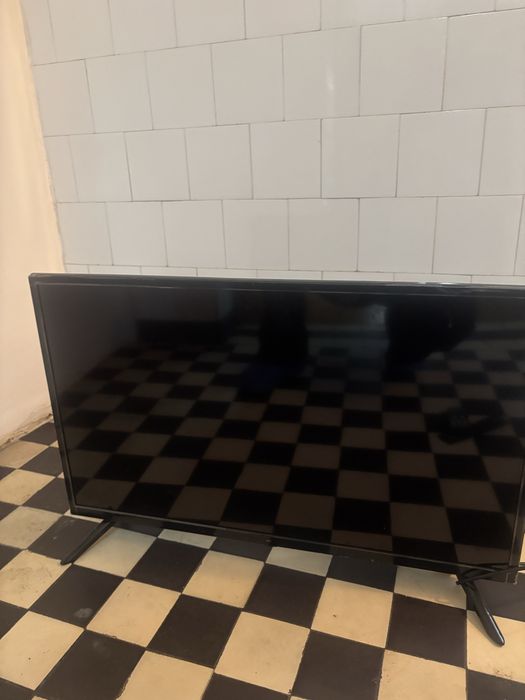 Se vinde TV HD NEI diagonala 80cm