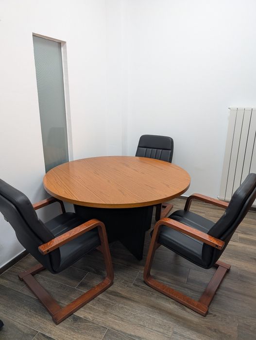 Мебели за офис - маса, столове и шкаф