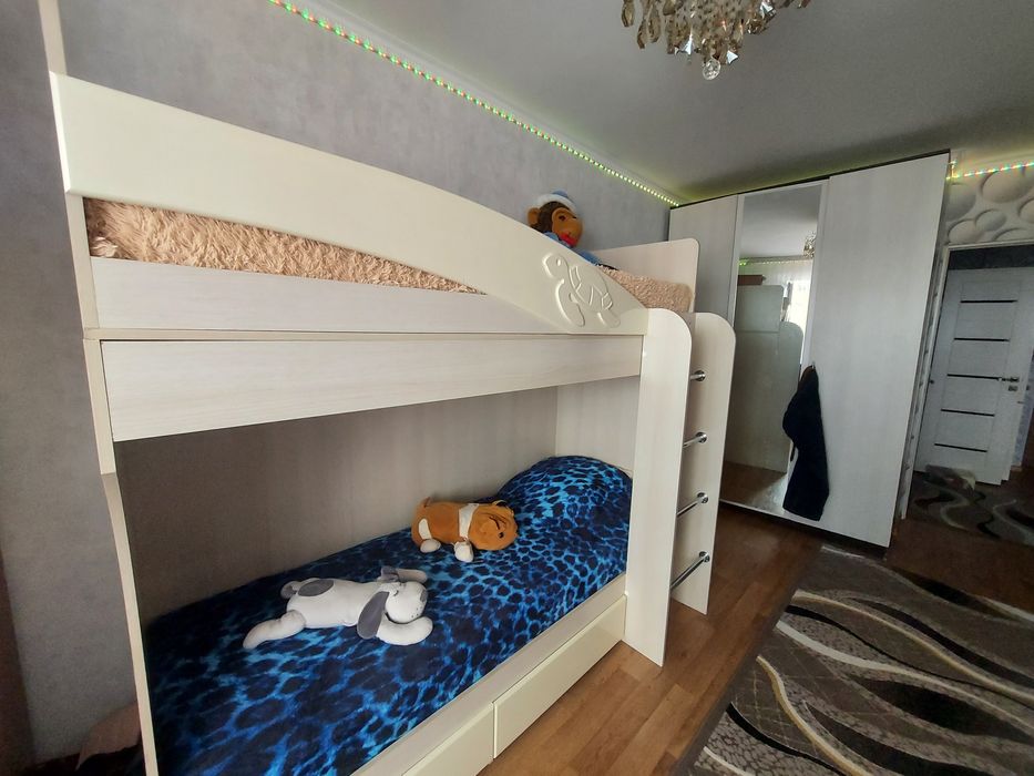 Продаю двух ярусную кровать