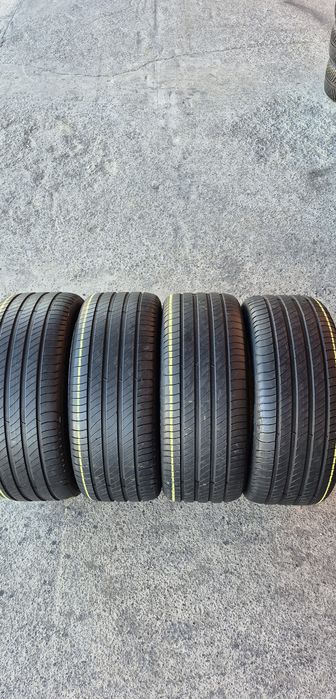 4 anvelope vara Michelin 235/40/19.Pretul este pe bucata.