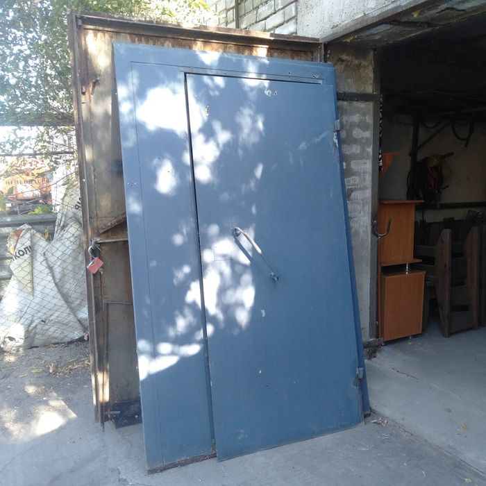 Продам металлические двери
