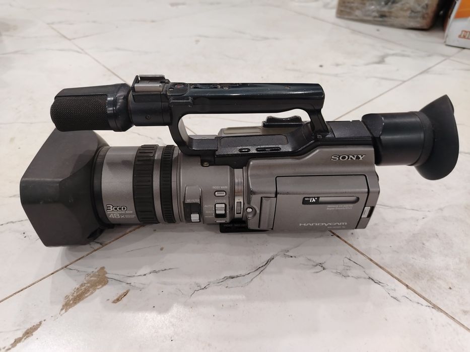 Видеокамера Sony формат mini DV