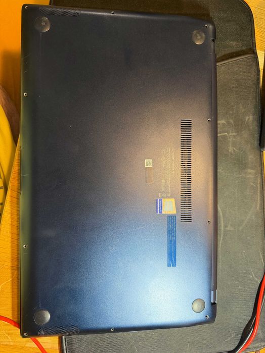 Продавам лаптоп ASUS UX534F за части / на части