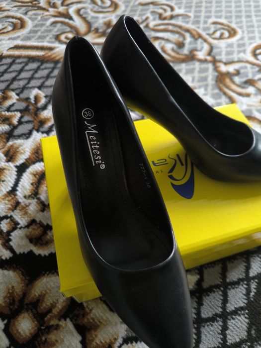 Белые туфли лодочки