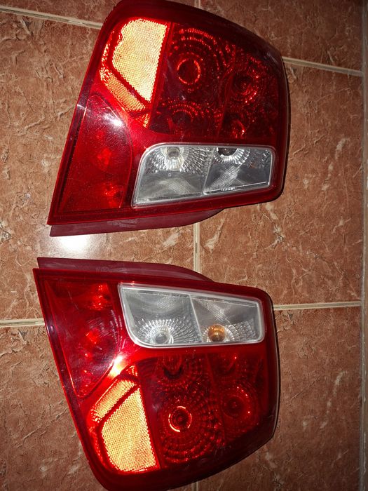 фари комплект от джентра зад и пер