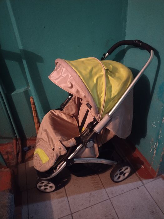 Продам коляску лёгкая 6000