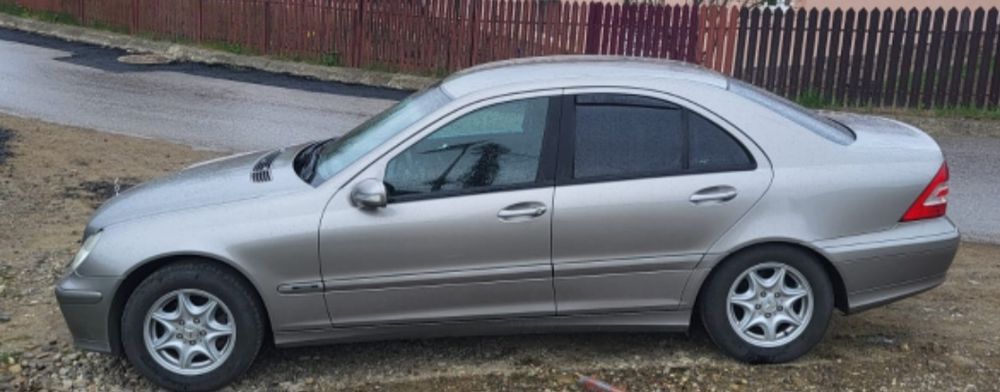 Mercedes    c180