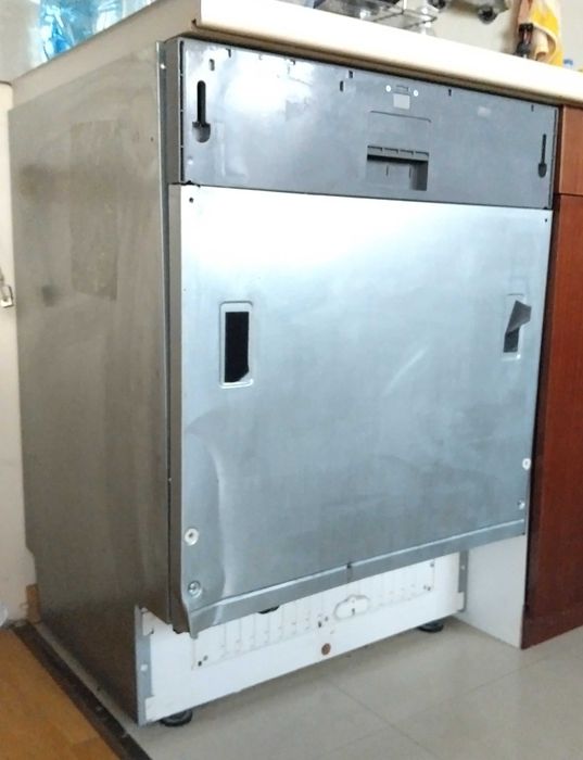 Продавам съдомиялна за вграждане 12 комплекта HOTPOINT ARISTON