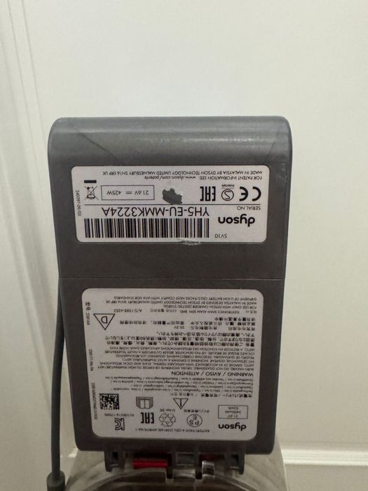 Пылесос Dyson v8