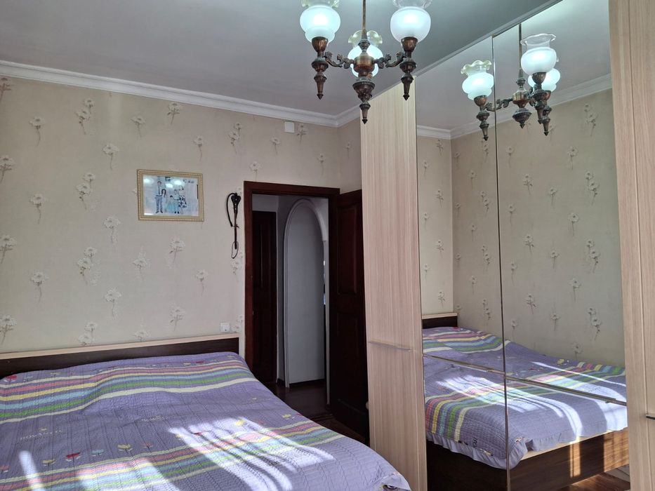 4 бөлмелі пәтер сатылады қаланың орталық бөлігінде.