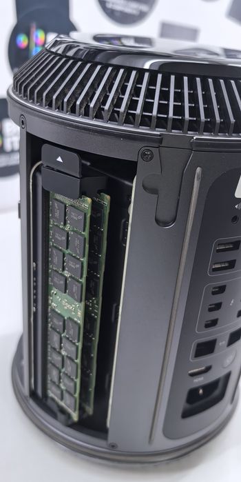 Apple Mac Pro Intel xeon e5 64gb ssd 1tb gpu radeo 2 x D500 3gb