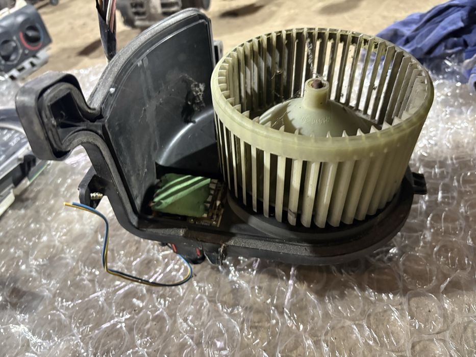 Renault Clio 1.5dci 2002 година Вентилатор и Реостат Парно