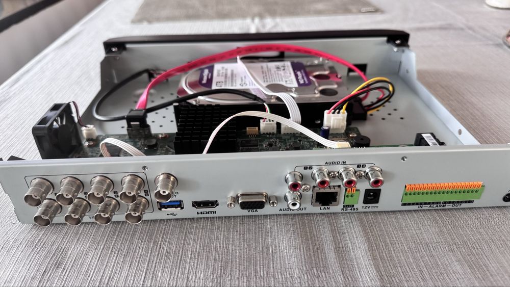 DVR Hikvision 12 canale + HDD 4TB (!)