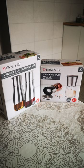 Seturi râșnite și dispenser ulei-oțet