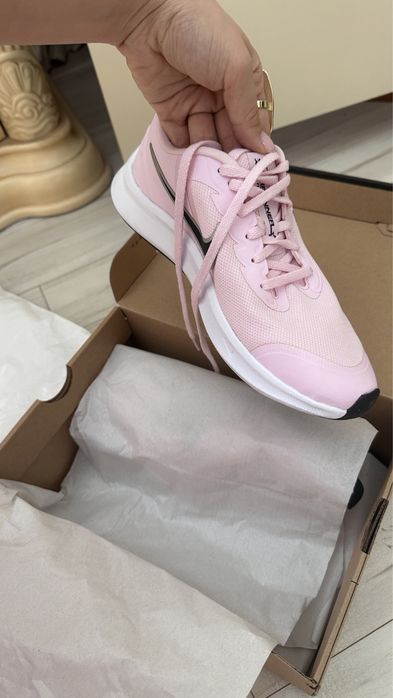 Кроссовки Nike розовые 37.5