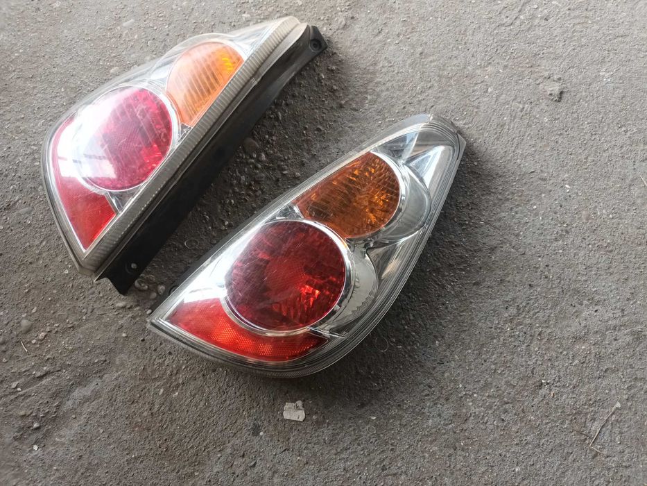 ляв и десен бял стоп за сузуки лиана SUZUKI LIANA