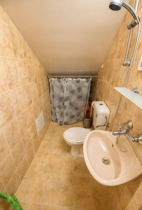 Тристаен апартамент в района на Цветен квартал!