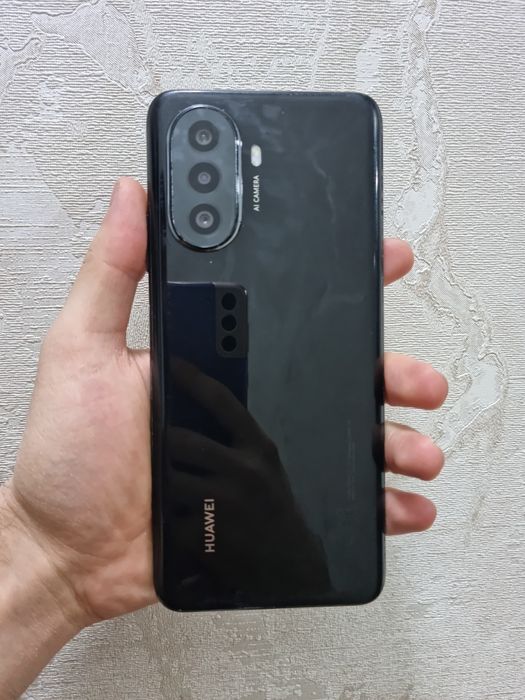 Продаю телефон Huawei Nova Y 70, память 4/64 Гб, в хорошем состоянии!