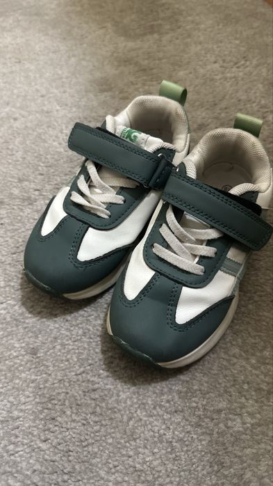 Детские кроссовки