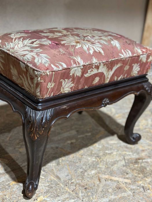 Taburet Vintage Stil Neobaroc cu ornamente si sezut tapitat; Scaunel