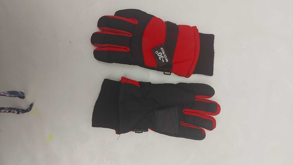 Зимние спортивные перчатки