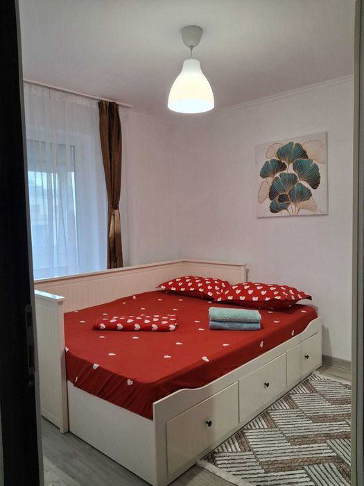 Proprietar  inchiriez  apartament renovat cu 2 camere Piata Romana
