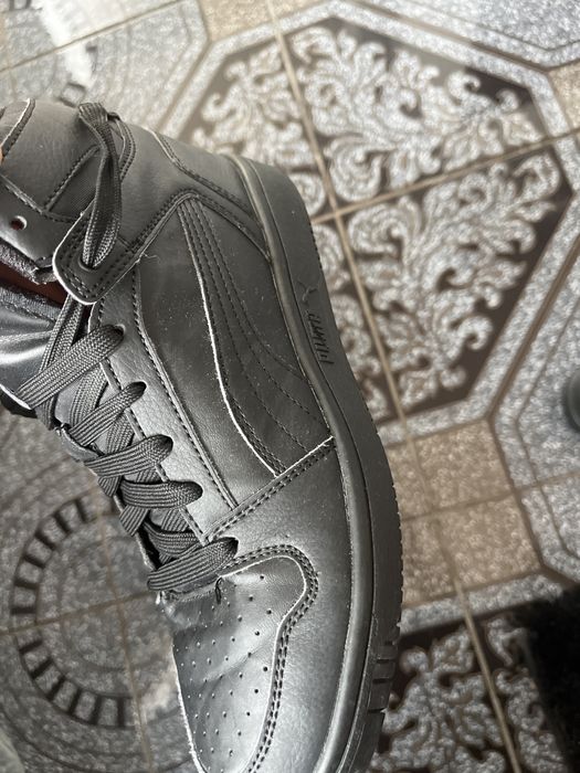 Продват се кецове