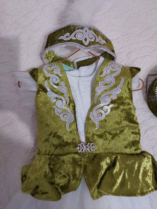 Жилет и тюбетейка