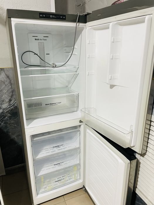 Продается холодильник LG