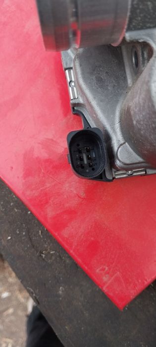 Продам дроссельную заслонку