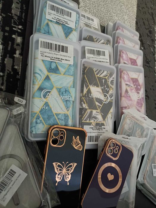 Lot huse pentru telefon si diferite accesorii