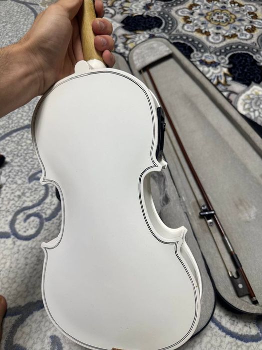 Srochni Oq skripka sotiladi 250$ kelishamiz