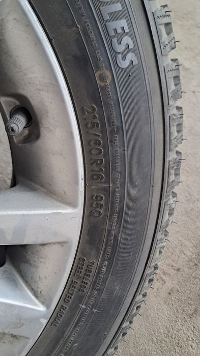 Диска с ризиной  на киа  215 60/R16