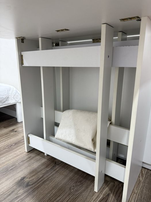 Продам стол книжка