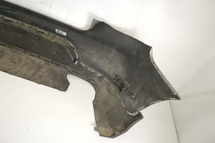Оригинална задна броня със сензори и полагащ се елемент в добро състоя