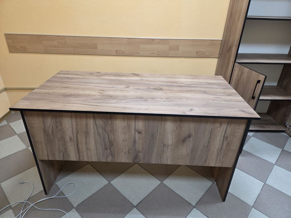 Продам столы 2 шт .размер 140*70